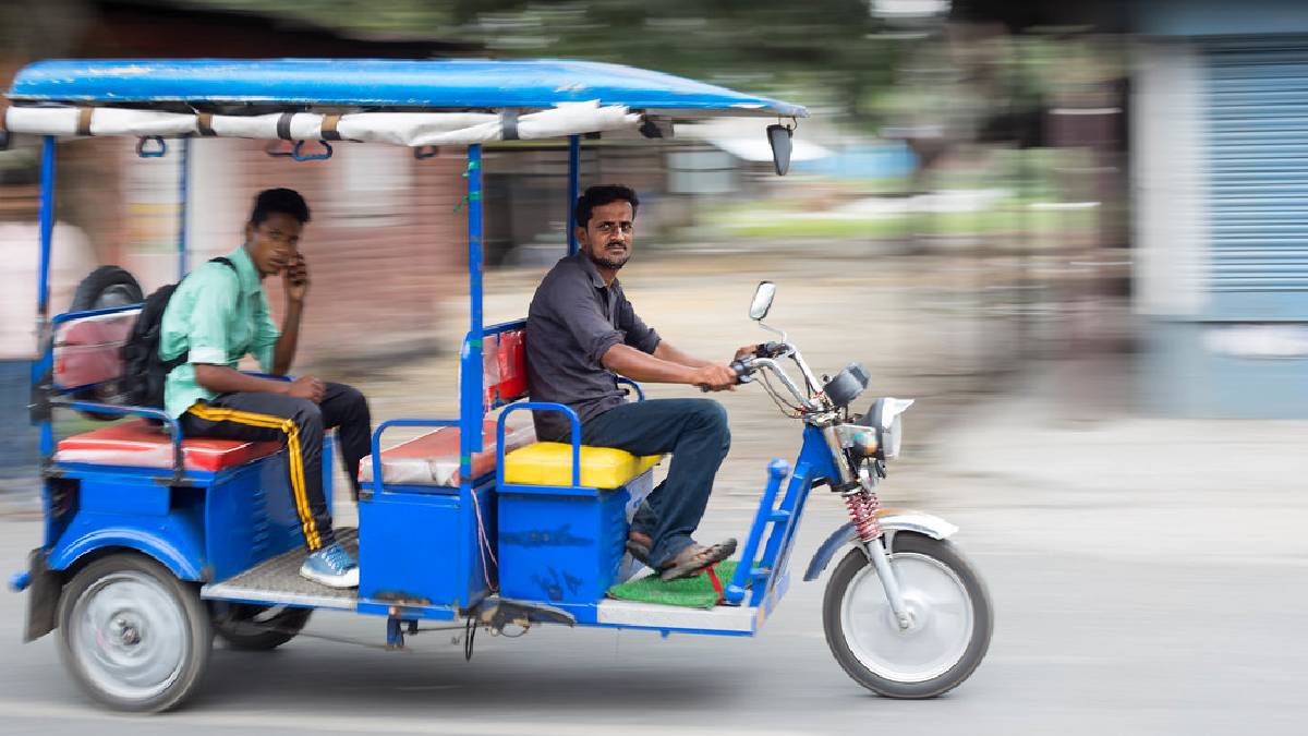 টোটো নিয়ন্ত্রণে নয়া নিয়ম, ৩০  নভেম্বর থেকে কিউআর কোড দেওয়া স্টিকার লাগানো বাধ্যতামূলক