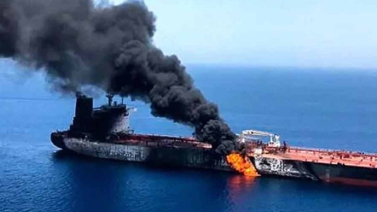 ইয়েমেনে মাঝসমুদ্রে আগুন ধরে যাওয়া জাহাজ থেকে ২৩ ভারতীয় নৌকর্মী উদ্ধার