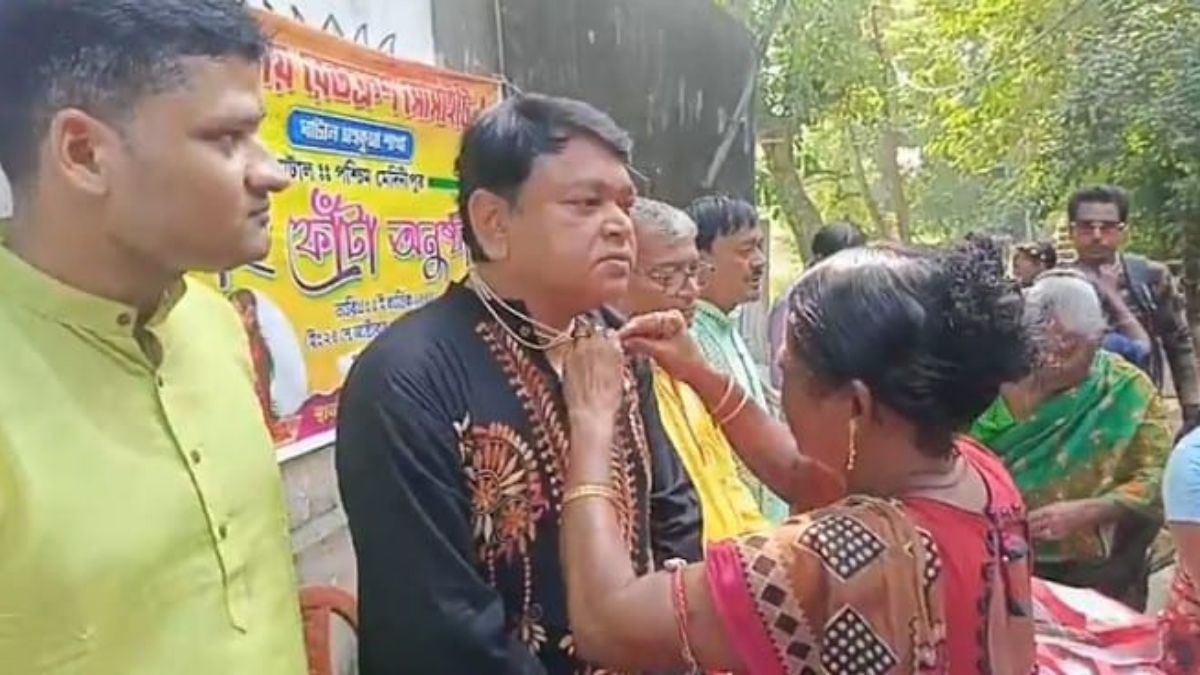 ঘাটালে যৌনকর্মীদের নিয়ে রেডক্রসের উদ্যোগে গণ-ভাইফোঁটার আয়োজন