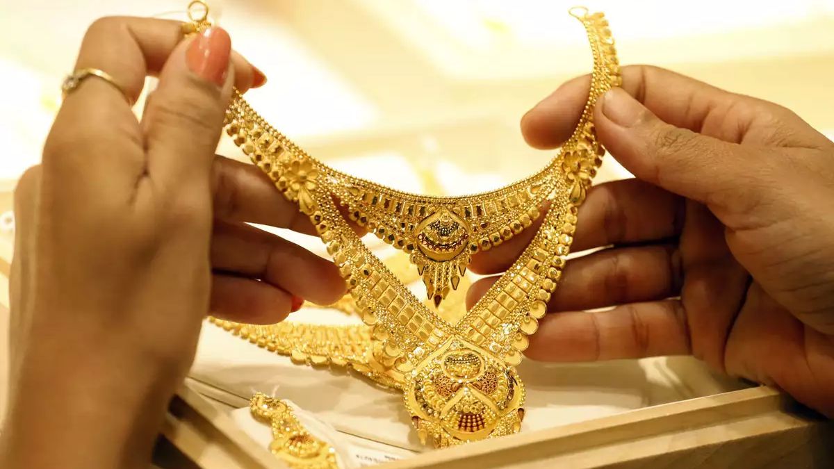 দাম কমার লক্ষণ নেই বরং বাড়বে, ধনতেরাসে হালকা নয় ভারী গয়নায় ঝোঁক