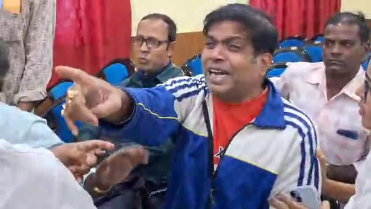 কাটোয়ায় মানসিক চাপে ভেঙে পড়লেন বিএলও’রা