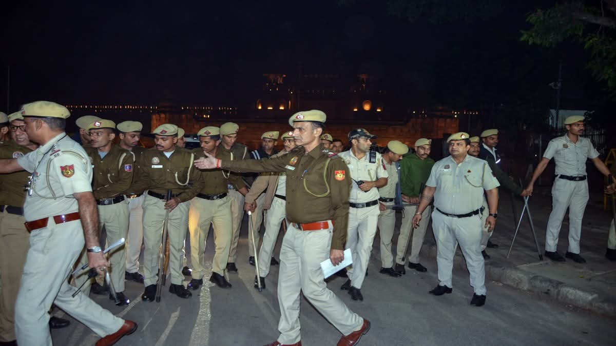 দিল্লি বিস্ফোরণে মৃত বেড়ে ১০