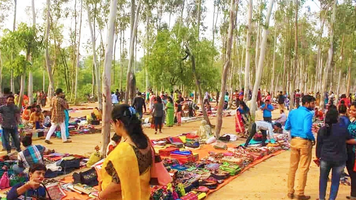 সোনাঝুরির হাট থেকে সরতে চাইছেন না ব্যবসায়ীদের একাংশ