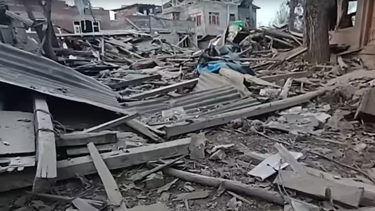 দিল্লি বিস্ফোরণে অভিযুক্ত জঙ্গির বাড়ি গুঁড়িয়ে দিল প্রশাসন