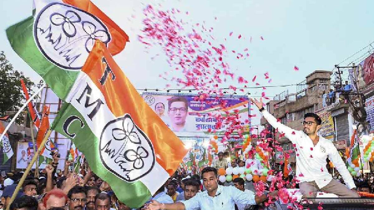 অভিষেকের জন্মদিনে ২০ হাজার স্কোয়ার ফিটের রঙ্গোলিতে শুভেচ্ছা