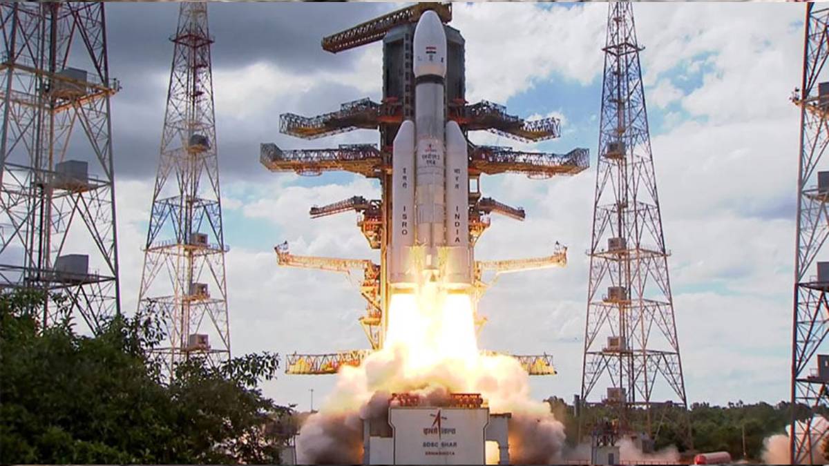 Ularning hammasi navbatma-navbat bir-birining ko‘kragiga kirib ketadi