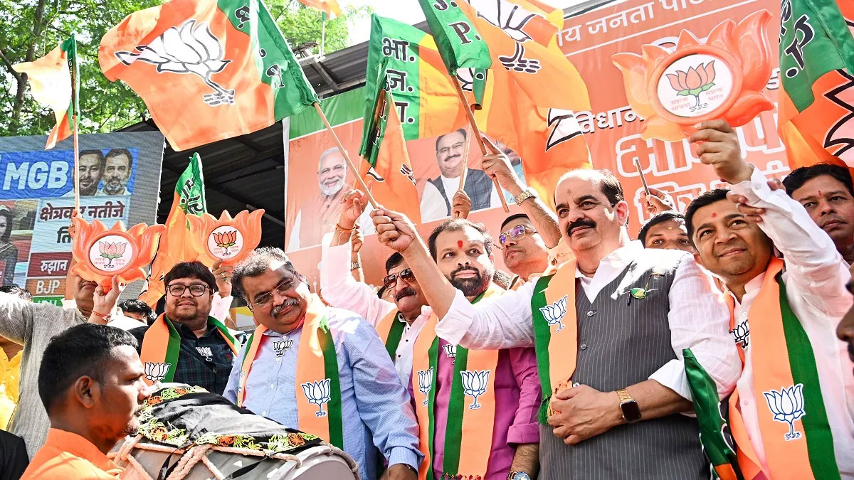 বিহারে ২০০-র বেশি আসনে এগিয়ে জোট, মহাগঠবন্ধন কার্যত বিপর্যস্ত