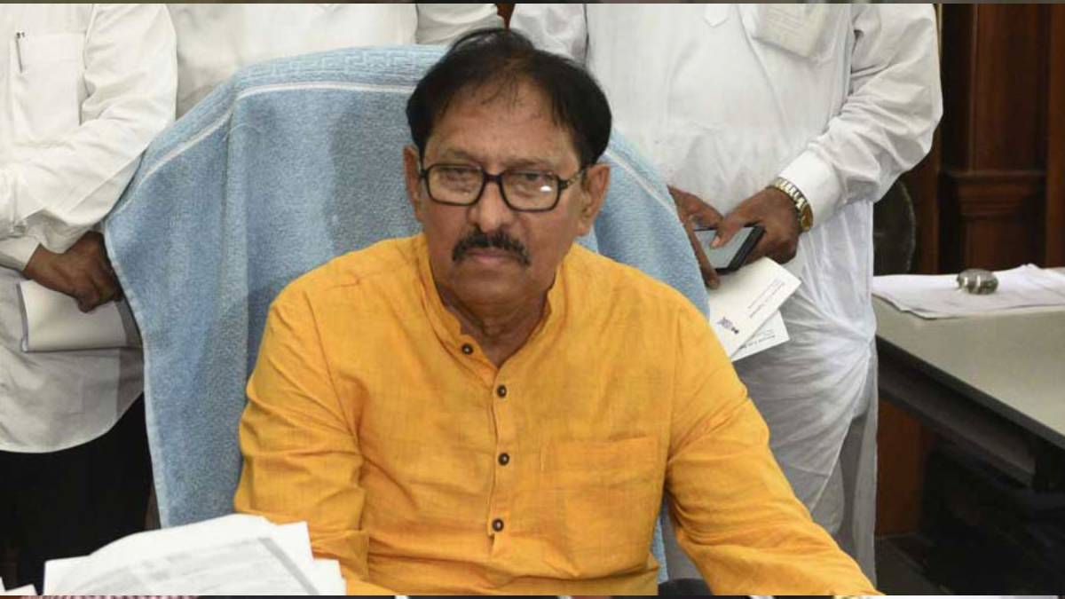 বাংলায় হাত বাড়াচ্ছেন, বাড়াবাড়ি করছেন: বিমান