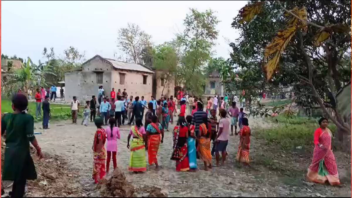 ব্যাঙ্কের টাকা ফাঁকা! বীরভূমে এসআইআর-এর ভয়ে টাকা তুলে নিচ্ছেন গ্রামবাসীরা