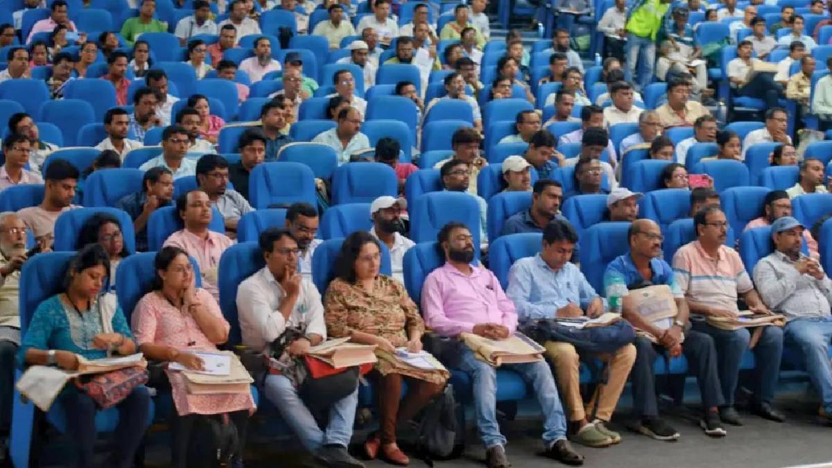 গুজরাত-মধ্যপ্রদেশ, চার বিএলও-র মৃত্যুতে কাঠগড়ায় কমিশন