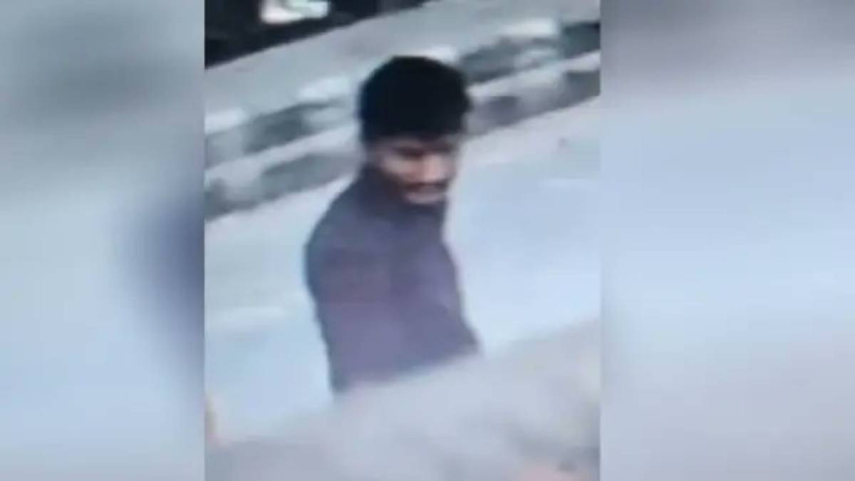 দিল্লি বিস্ফোরণের নতুন সিসিটিভি ফুটেজ প্রকাশ্যে, ঘটনার আগে মসজিদে গিয়েছিলেন উমর