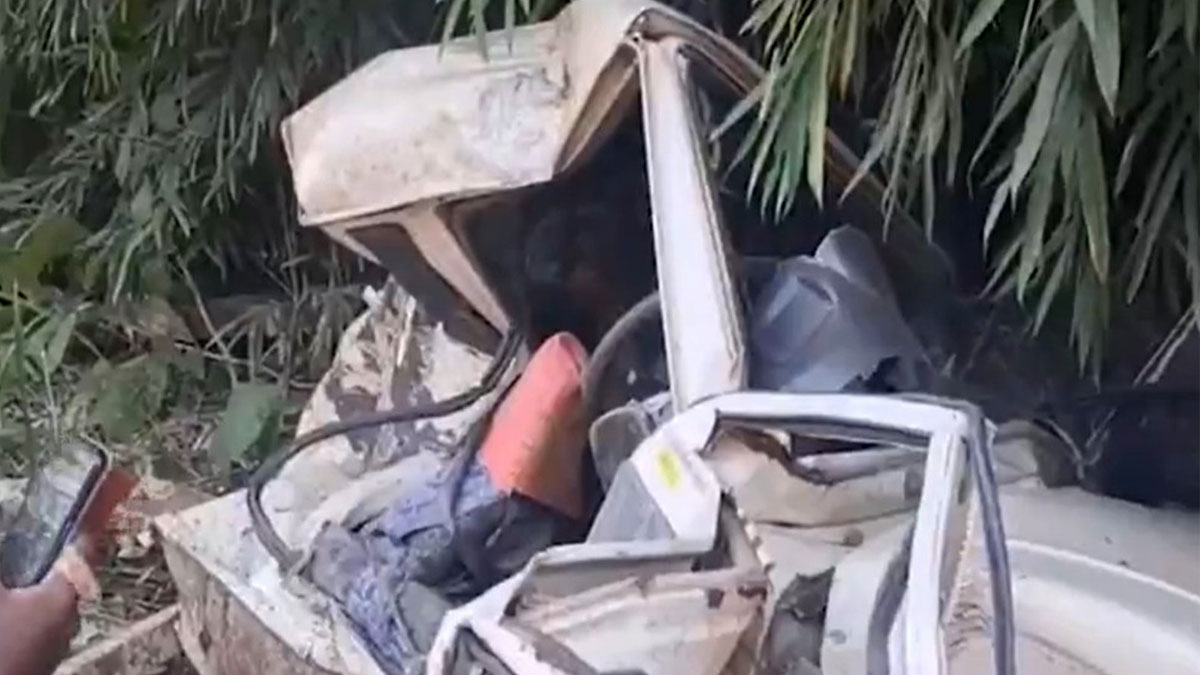 ত্রিপুরায় ট্রেনের ধাক্কায় বিধ্বস্ত পিকআপ ভ্যান, বহু মৃত্যুর আশঙ্কা