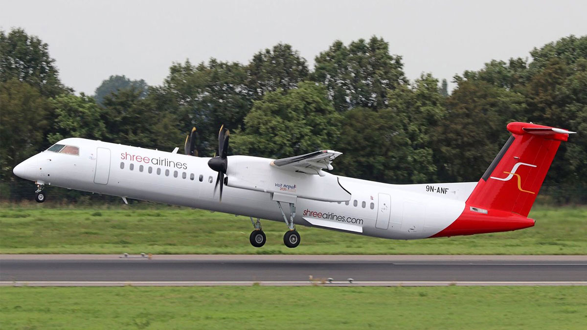 নেপালে বিমানের জরুরি অবতরণ, অল্পের জন্য বাঁচলেন যাত্রীরা