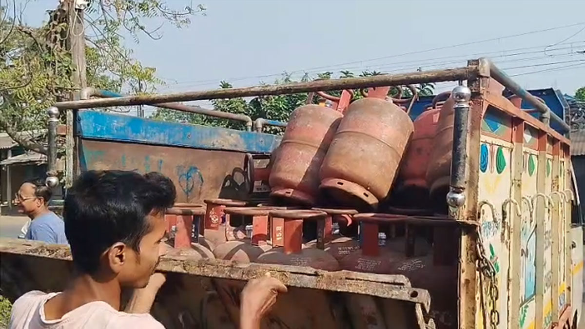 ভাতারে গ্যাস সিলিন্ডার চুরির চক্র ফাঁস, বলগোনায় উদ্ধার ৪৭টি সিলিন্ডার