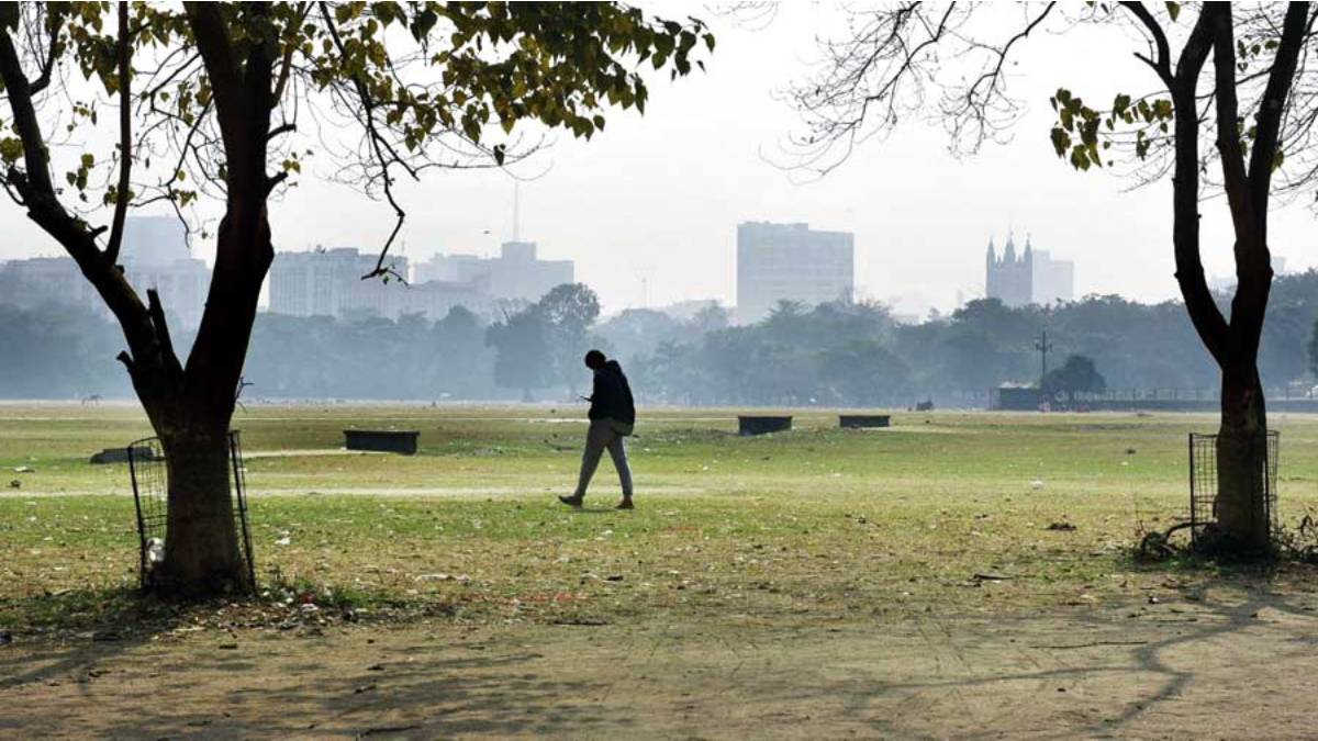 তাপমাত্রা কমলেও ঘূর্ণাবর্তের জেরে শীতের পথে বাধা