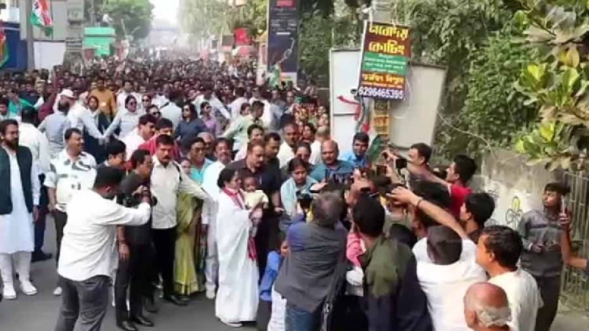 ‘বাংলাকে আঘাত করলে প্রত্যাঘাত করব, ভারতবর্ষ হেলিয়ে দেব’ মতুয়াগড় থেকে হুঙ্কার মমতার