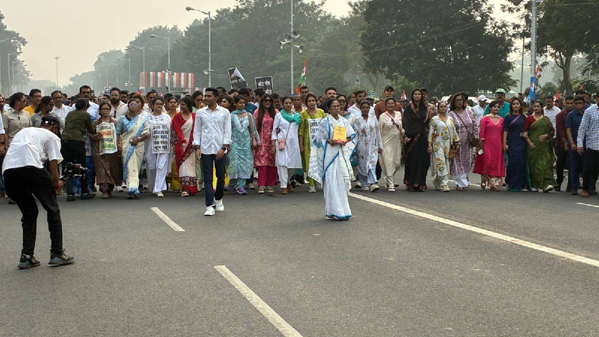 এসআইআর নিয়ে ‘মোদীবাবু’, ‘মীরজাফর’ এবং ‘কুর্সিবাবু’-কে তোপ মমতার