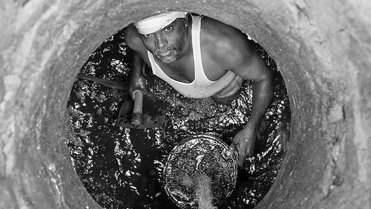 ‘ম্যান’ এবং ‘ম্যানহোল’: ম্যানুয়াল স্ক্যাভেঞ্জিং নিয়ে কিছু কথা