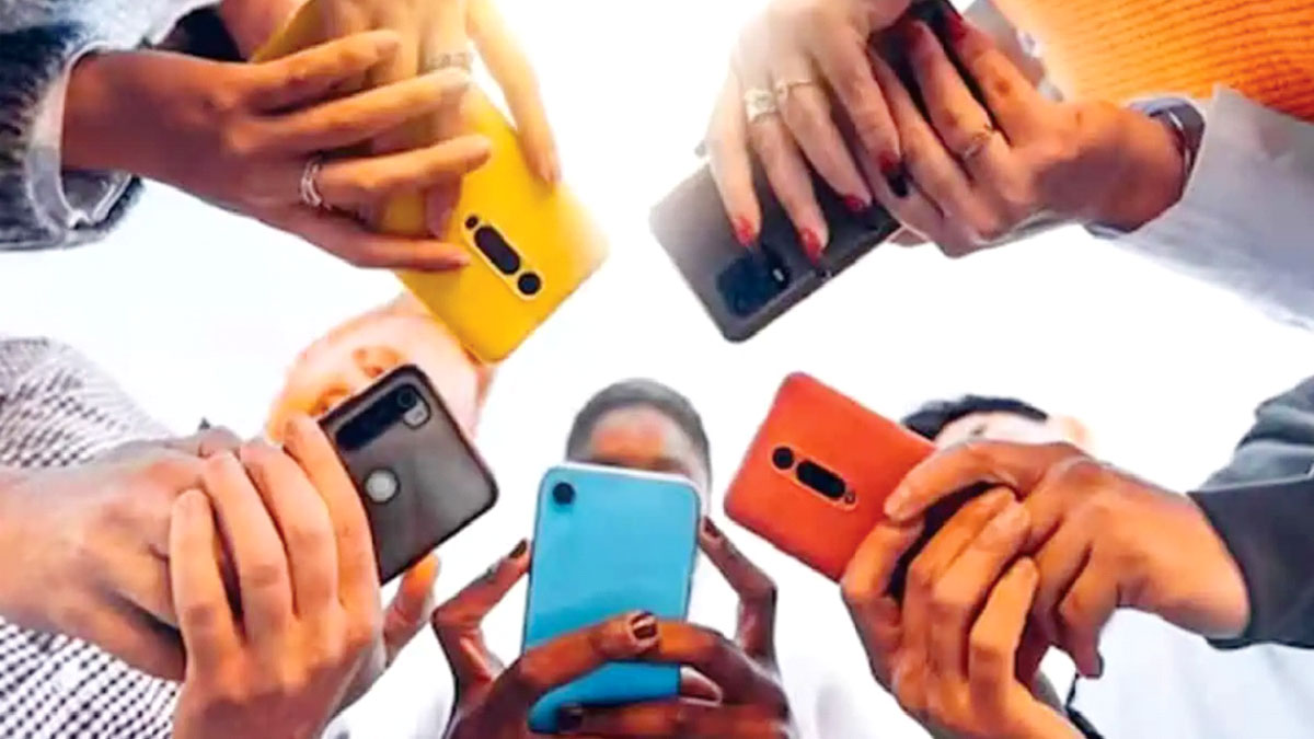 স্মার্টফোনের ব্যবহার ও সামাজিক ভারসাম্য রক্ষা