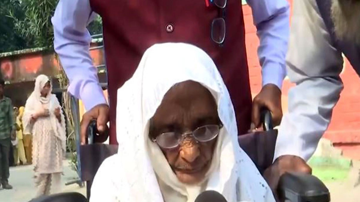 বিহারে ভোট দিলেন ১১১ বছরের নাসিমা খাতুন