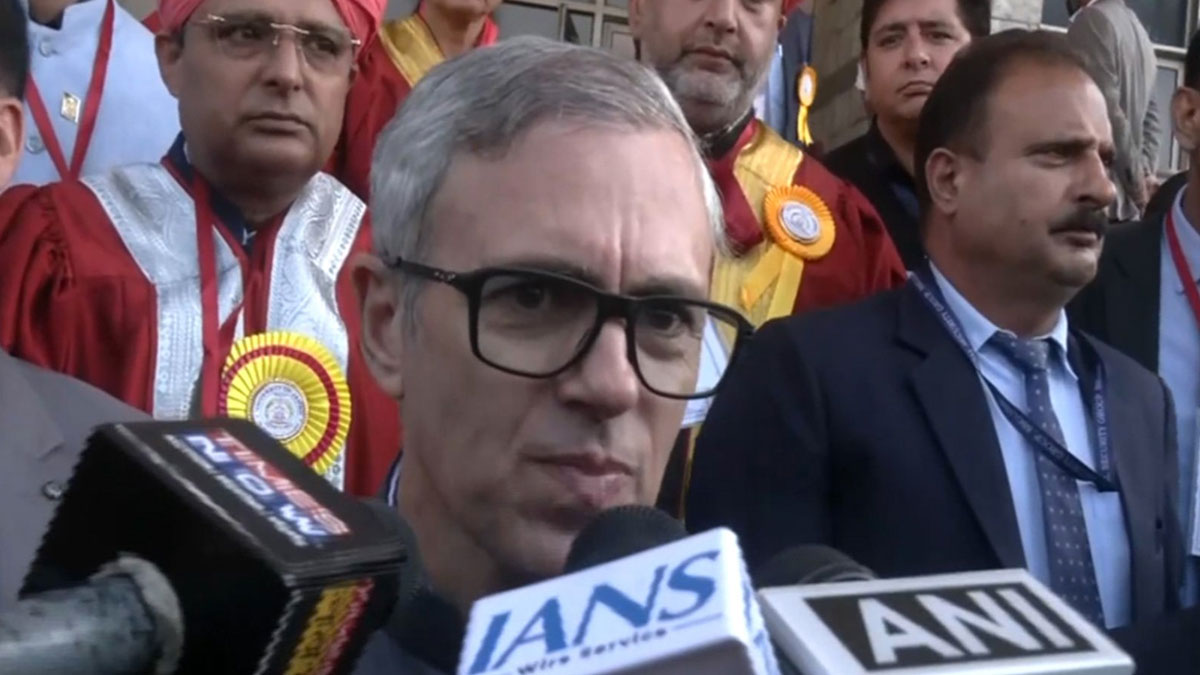 জম্মু-কাশ্মীরের সব বাসিন্দাই সন্ত্রাসবাদী নন, কয়েকজন শান্তি নষ্ট করছে: ওমর আবদুল্লাহ