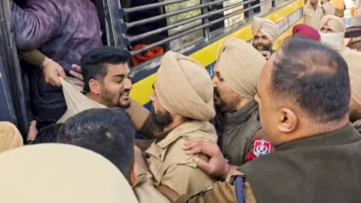 পুলিশকর্মীদের উপর পেট্রল ছড়িয়ে আগুন ধরিয়ে দিলেন বিক্ষোভকারীরা, পাঞ্জাবের সাঙ্গরুরের ঘটনা