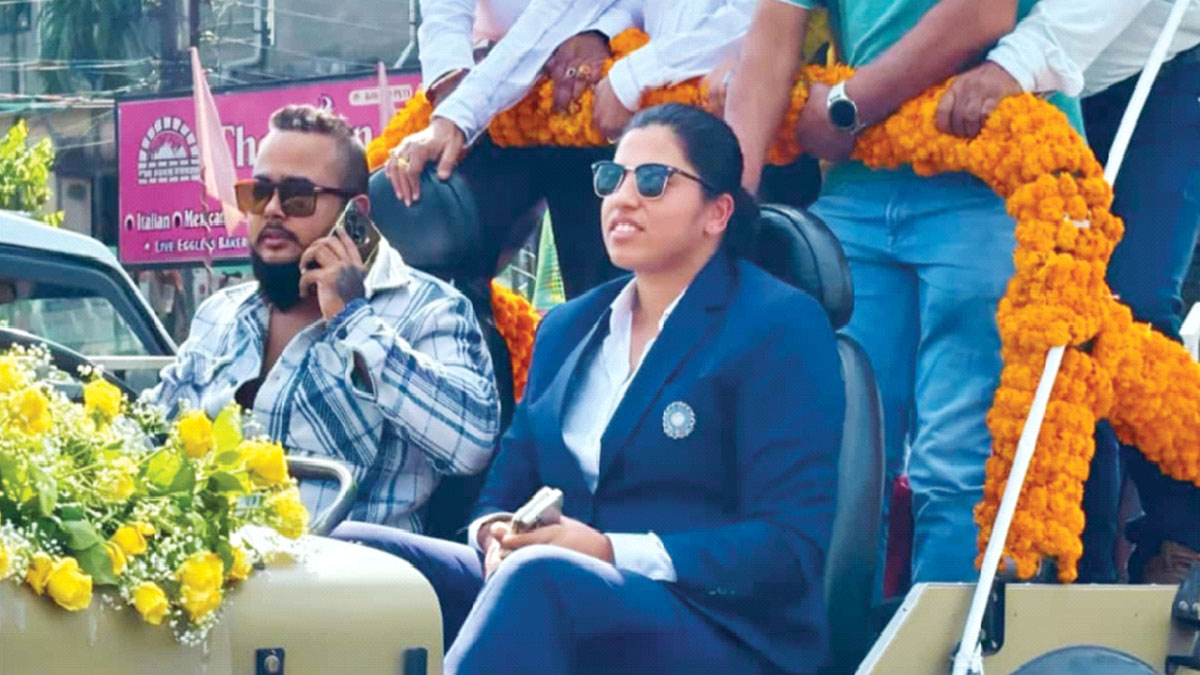 ঘরে ফিরতেই অভ্যর্থনার জোয়ারে ভেসে গেলেন বিশ্বসেরা রিচা