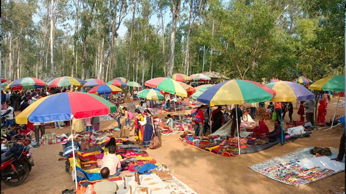 শান্তিনিকেতনের সোনাঝুরি হাট অন্যত্র সরানোর ভাবনা রাজ্যের