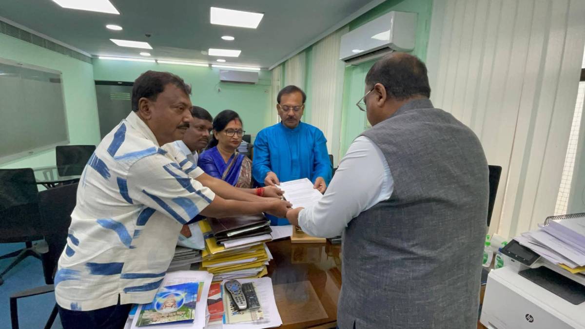 এসআইআর আতঙ্কে মৃত্যু ও অভিযোগের ঝড়—নির্বাচন কমিশনের ভূমিকা নিয়ে সিইও দফতরে তৃণমূলের প্রতিবাদ