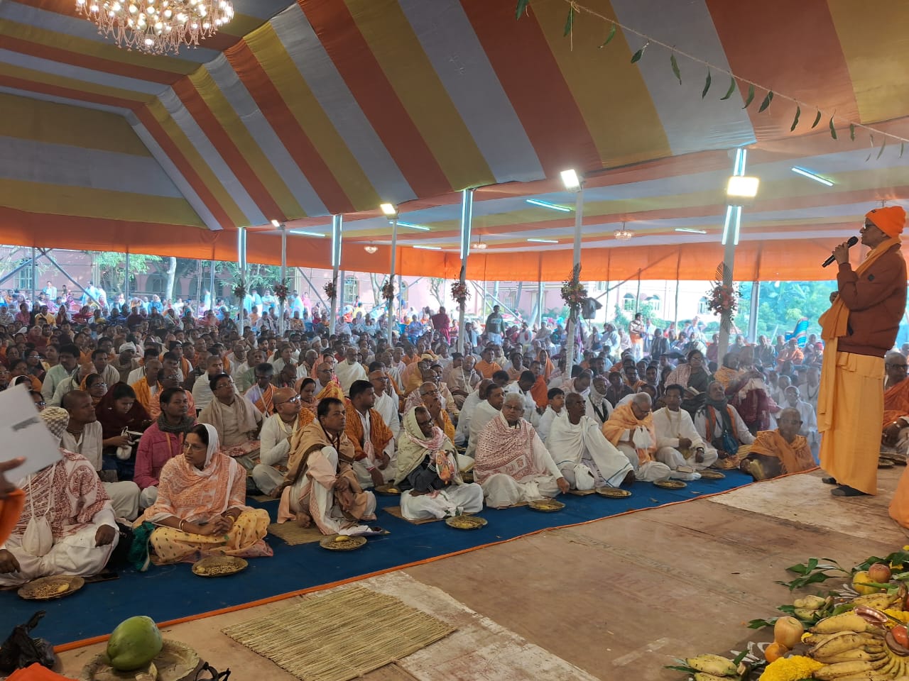 ব্রিগেডে গীতা পাঠের রাজনৈতিক তরজা, রেকর্ড ভিড় মায়াপুরে