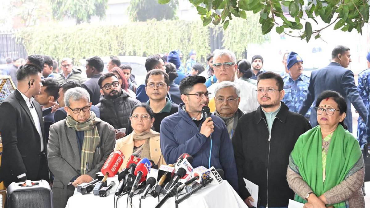 চুরি ইভিএমে নয়, ভোটার তালিকায় হচ্ছে  কমিশনকে নিশানা অভিষেকের