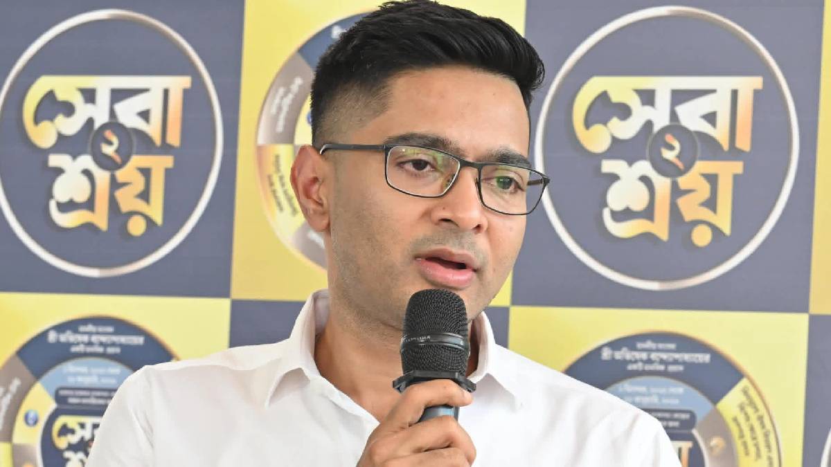 এসআইআর নিয়ে কমিশনকে তোপ অভিষেকের