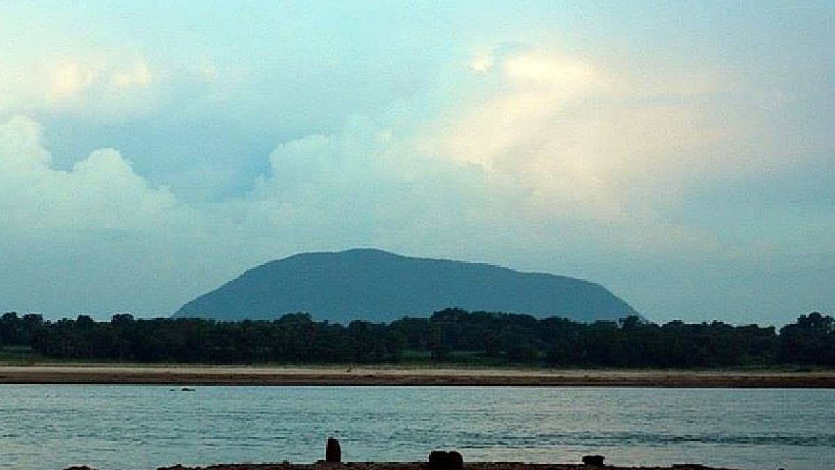 দামোদরের করুণ পরিস্থিতি বর্তমান প্রজন্মের কাছে তুলে ধরতে সাইকেল নিয়ে বেরিয়ে পড়েছিলেন তিন বন্ধু