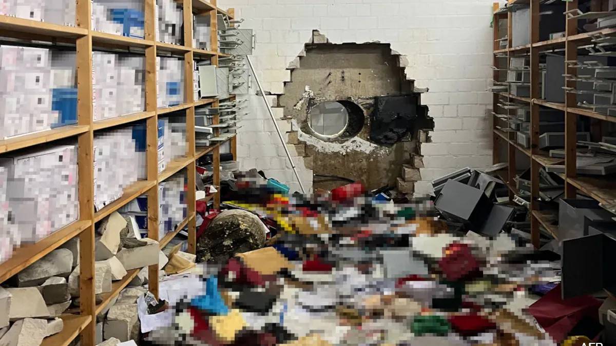 সিনেমার কায়দায় ব্যাঙ্ক ডাকাতি,জার্মানিতে  ভল্ট কেটে লুট কোটি কোটি ইউরো