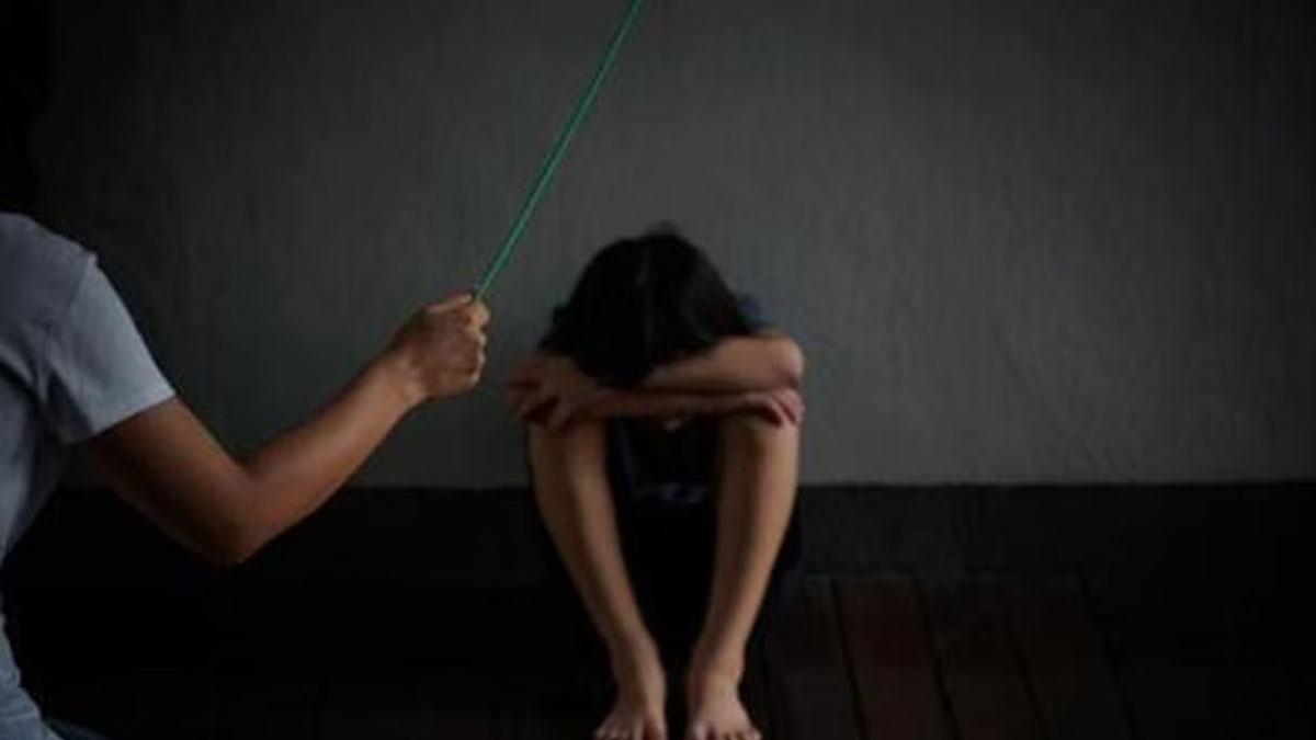 ঘরের ভিতরেই বেশি নির্যাতিত হন মেয়েরা