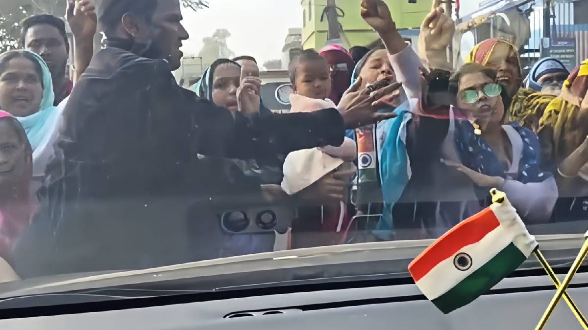 হেনস্থার অভিযোগ, কমিশনের বিশেষ পর্যবেক্ষকের গাড়িতে হামলা গ্রামবাসীদের