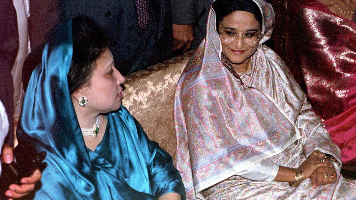 গণতন্ত্র প্রতিষ্ঠায় খালেদার অবদান স্মরণ করে শোকবার্তা হাসিনার