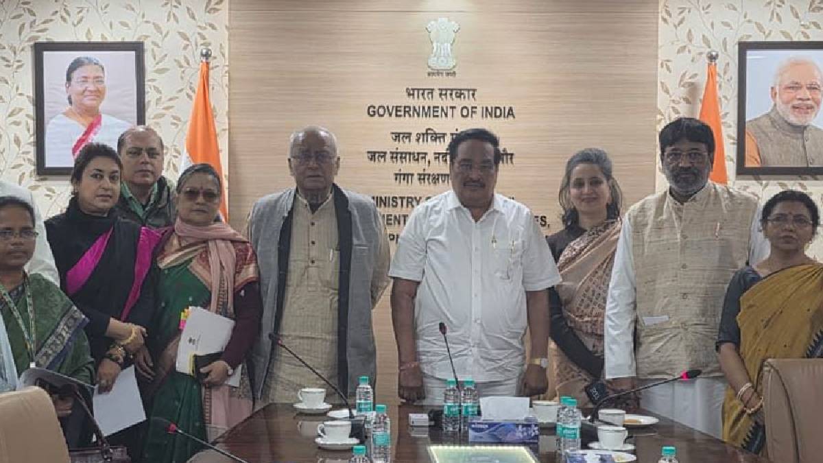 জল জীবন মিশন প্রকল্পের টাকা মেটানোর দাবি নিয়ে কেন্দ্রীয় মন্ত্রীর সঙ্গে বৈঠক তৃণমূলের সাংসদদের