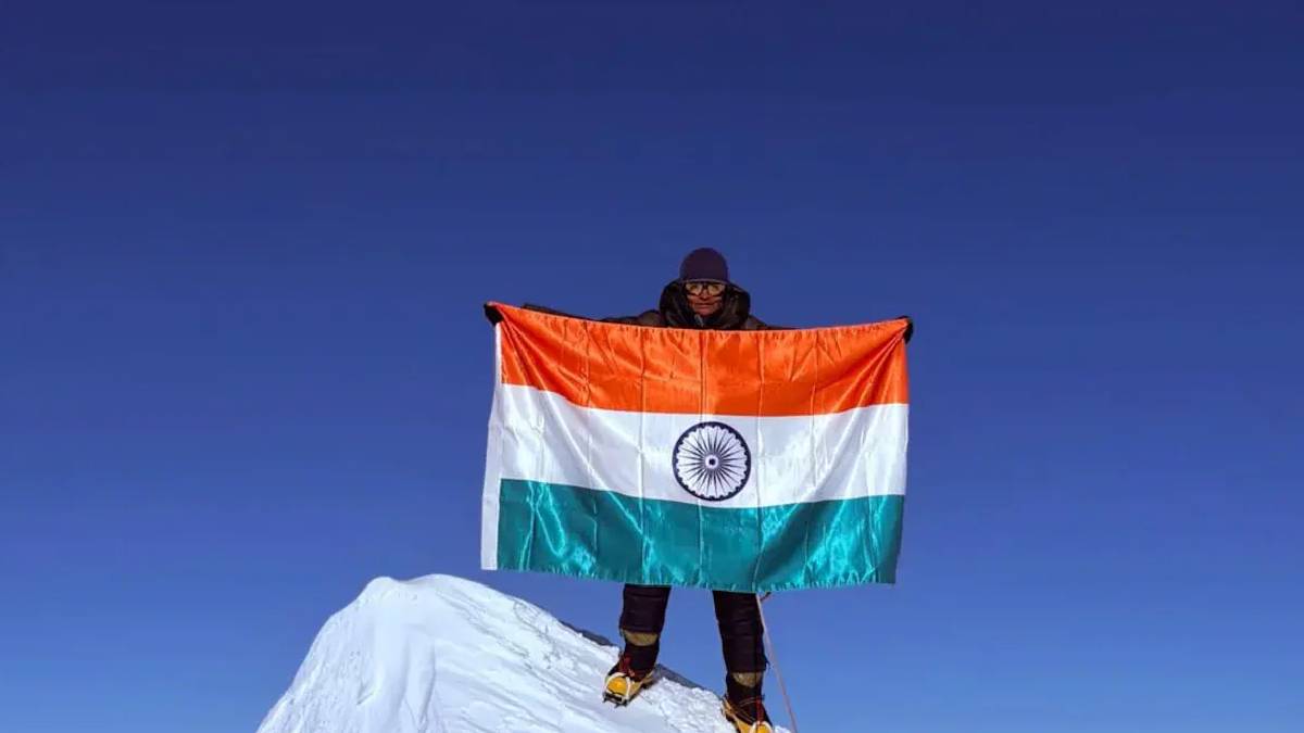 অ্যান্টার্কটিকার পর্বতচূড়ায় উড়ল ভারতের পতাকা, ভিনসন শৃঙ্গজয় কবিতা চন্দের