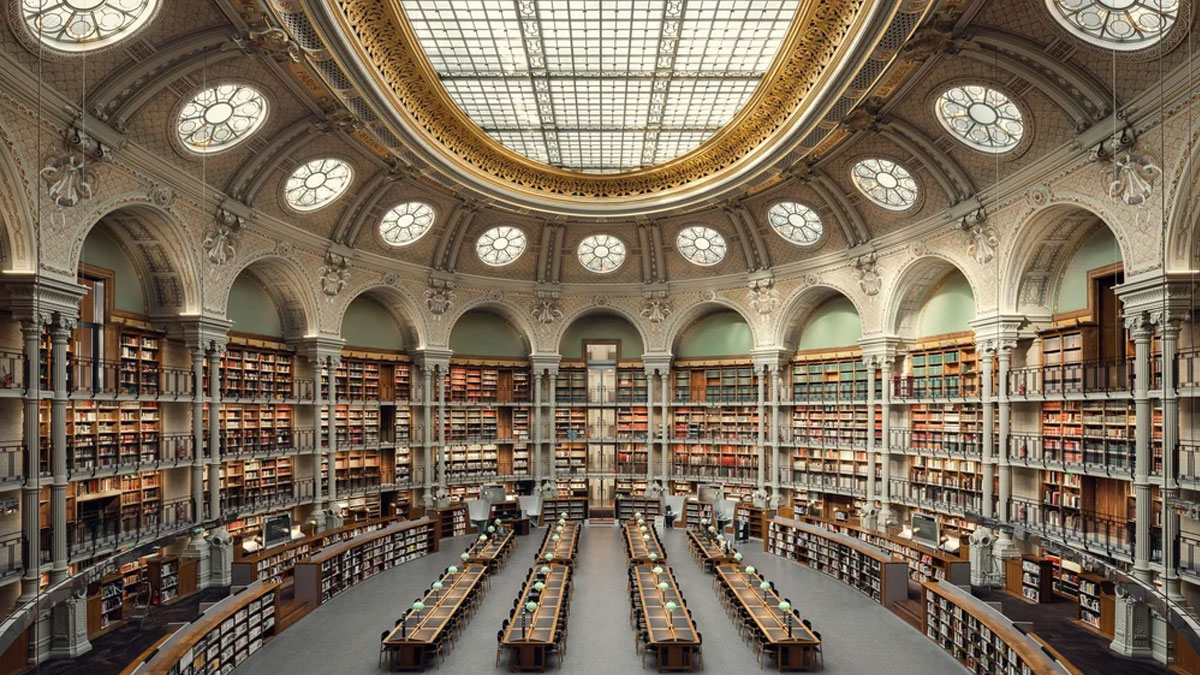 ধূলিমলিন গ্রন্থাগার দিবসের ভাবনা