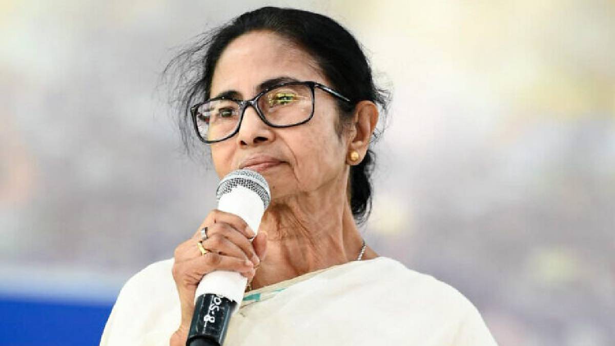 এসআইআর শুনানিতে বয়স্কদের ডাকা নিয়ে ফুঁসে উঠলেন মুখ্যমন্ত্রী