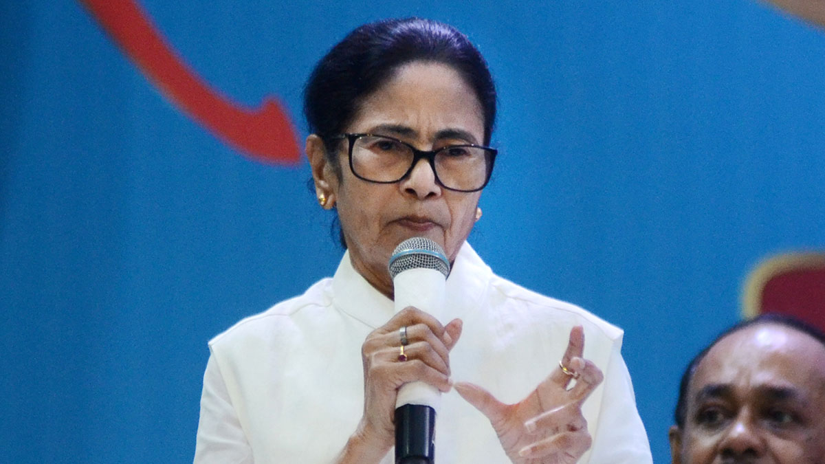 শিল্পবান্ধব বাংলায় বাধার অভিযোগ, কেন্দ্রকে তুলোধোনা মমতার