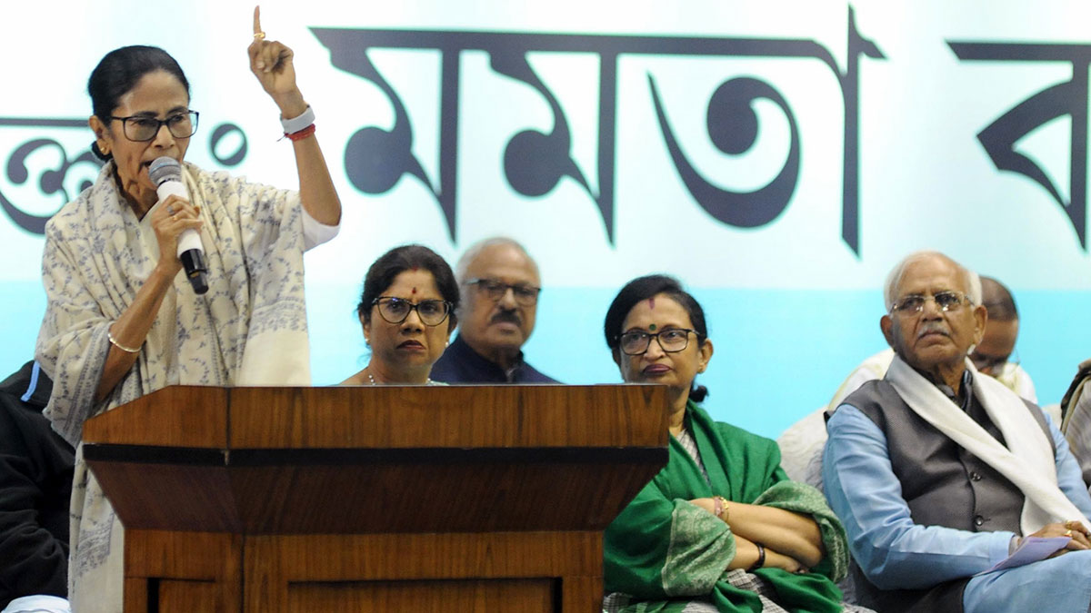 ভোটার তালিকা নিয়ে নির্বাচন কমিশনের বিরুদ্ধে কড়া আক্রমণ মমতার