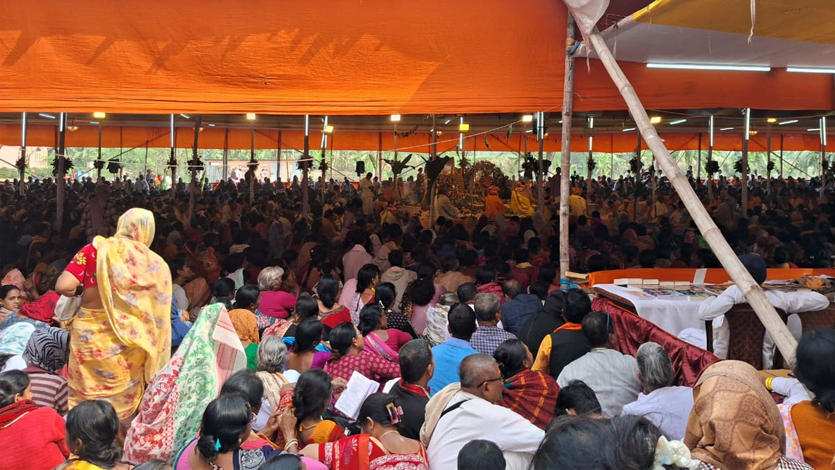 ভিড়ে ভাসছে মায়াপুর, গীতা জয়ন্তীতে নজিরবিহীন পর্যটক সমাগম