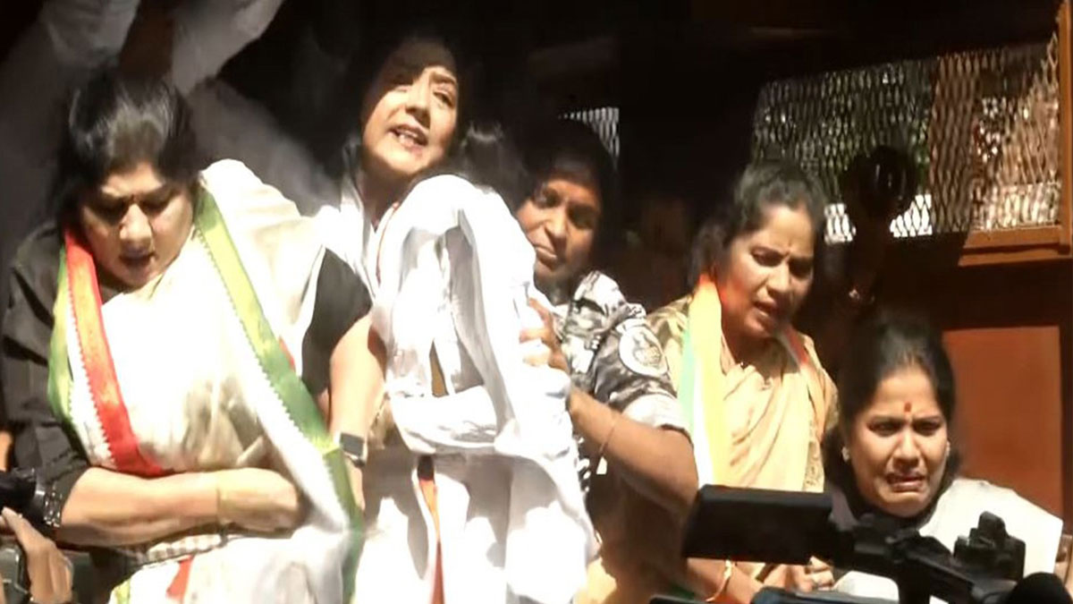 ন্যাশনাল হেরাল্ড মামলায় তেলেঙ্গানা প্রদেশ কংগ্রেস নেত্রীদের আটক