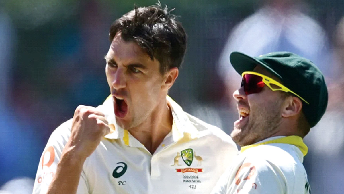 অস্ট্রেলিয়ার বোলারদের দাপটে হারের মুখে দাঁড়িয়ে ইংল্যান্ড