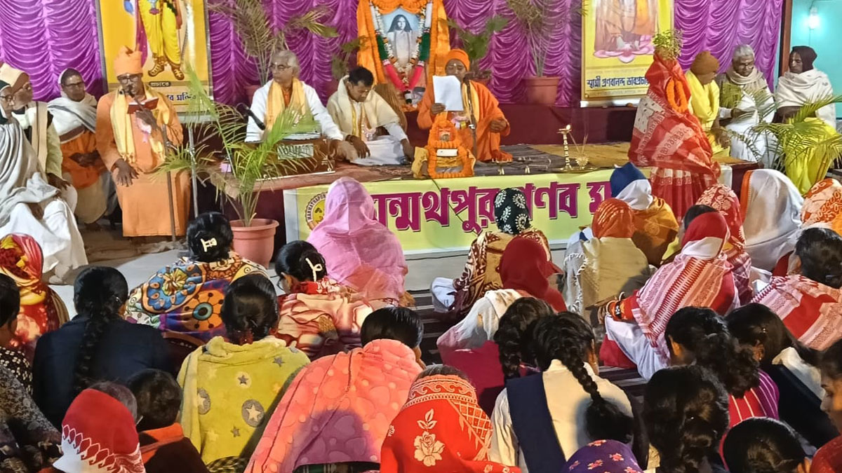 গীতা জয়ন্তীর আধ্যাত্মিক মহোৎসব মন্মথপুর প্রণব মন্দিরে