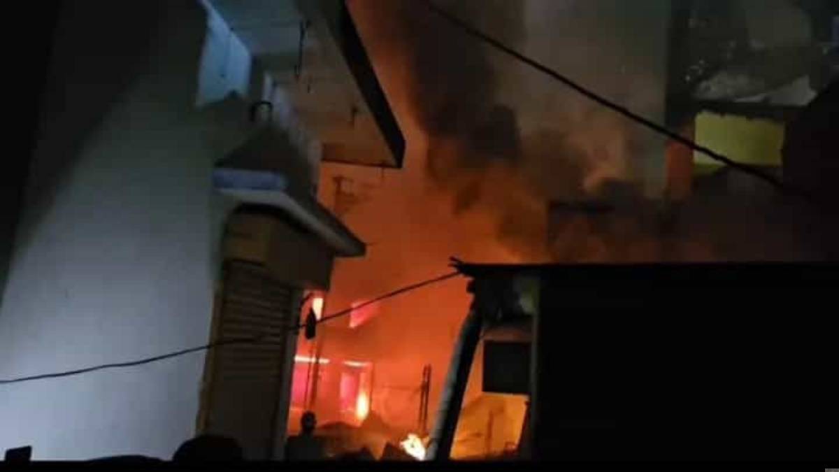 আগুনে ভস্মীভূত রামগড় বাজারের ৪০টি দোকান, কয়েক লক্ষ টাকার ক্ষতি ব্যবসায়ীদের