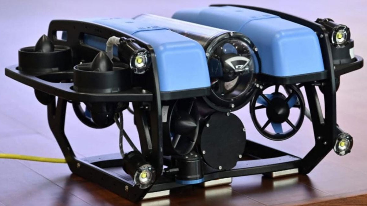 রেলসেতুর নিচে জলের তলায় নজরদারিতে আন্ডারওয়াটার রোবট ড্রোন