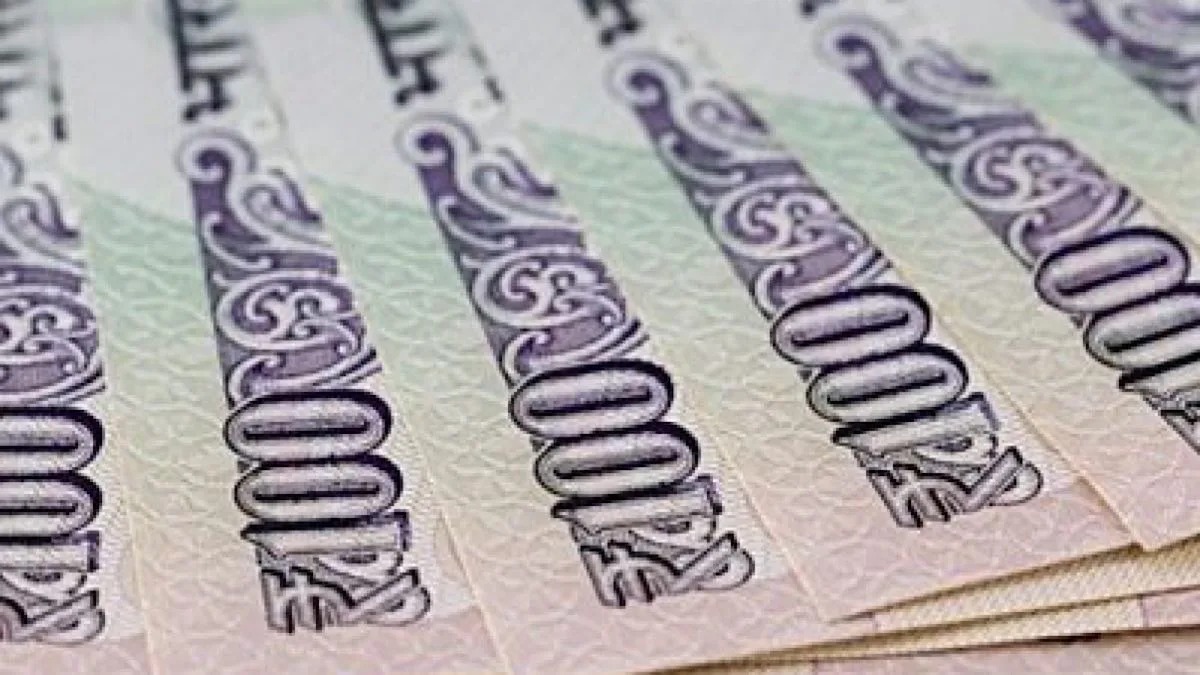 দাম কমল ভারতীয় টাকার, রেকর্ড বাণিজ্য ঘাটতি